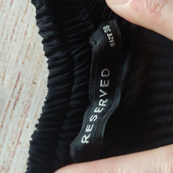 🌺RESERVED PLEATED OFF THE SHOULD TOP MEDIUM - Picture 5 of 5
